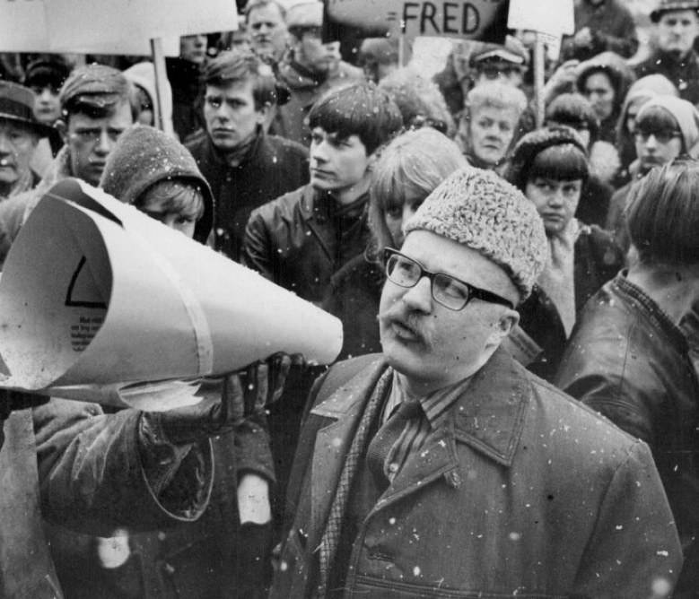 Jan Myrdal vid Vietnamdemonstration i Stockholm den 26 mars 1966.
