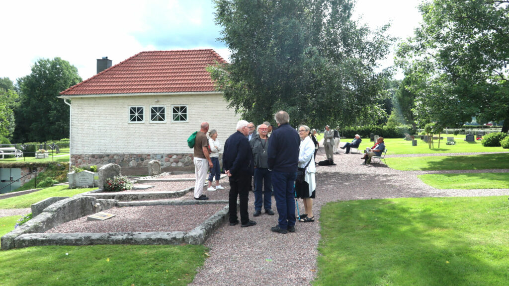 Samling vid kapellet i Gustafs.