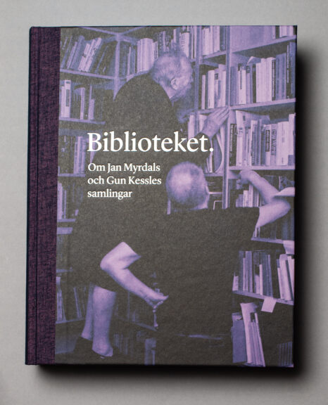 Omslag boken "Biblioteket. Om Jan Myrdals och Gun Kessles samlingar".